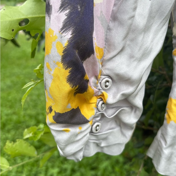 Vintage McQueen silk shirt size 40. Cowl neck, 3/4 length sleeves. - Picture 2 of 7